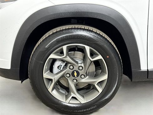 New 2026 Chevrolet Trax LT w/ Sunroof Package image 18