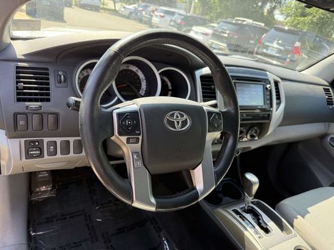 Used 2015 Toyota Tacoma PreRunner w/ SR5 Package RWD image 2