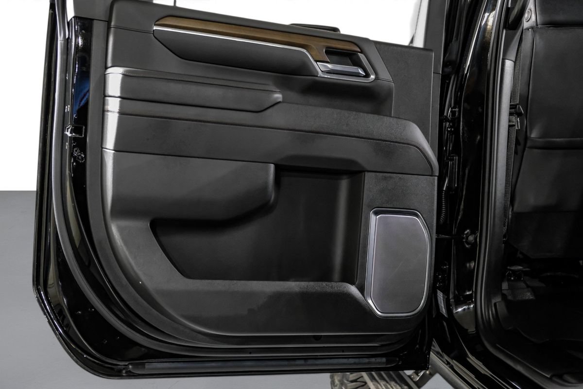 Used 2025 Chevrolet Silverado 3500 High Country w/ High Country Premium Package AWD/4WD image 39