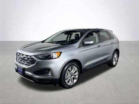 Used 2022 Ford Edge Titanium image 2