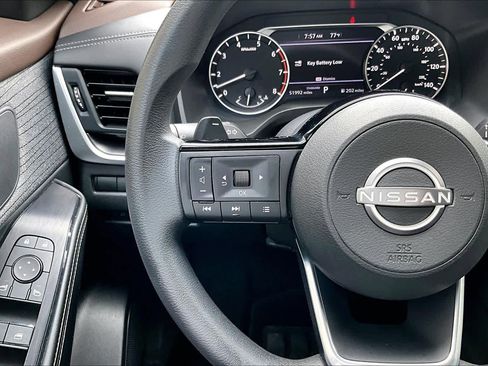 Used 2023 Nissan Rogue SV FWD image 24