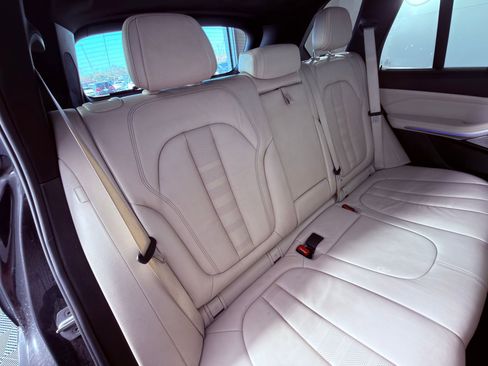 Used 2019 BMW X5 xDrive50i w/ M Sport Package image 33