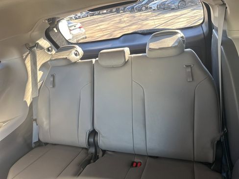 Used 2021 Toyota Sienna XLE image 8