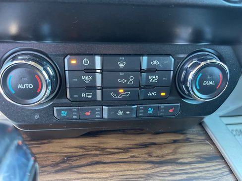 Used 2019 Ford F150 Lariat image 18