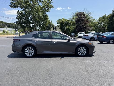 Used 2020 Toyota Camry LE w/ Convenience Package FWD image 5