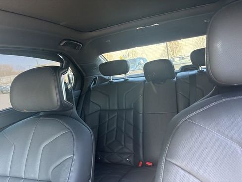 Used 2024 BMW 760i xDrive w/ Premium Package 2 image 4