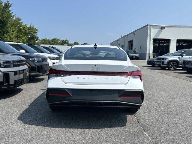 New 2026 Hyundai Elantra Hybrid FWD image 3