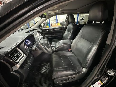 Used 2015 Toyota Highlander Limited image 17