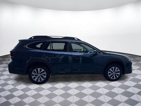 Used 2025 Subaru Outback Premium AWD/4WD image 8