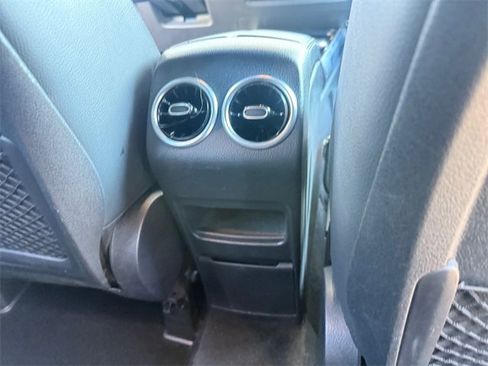 Used 2022 Mercedes-Benz GLB 250 GLB 250 w/ Premium Package Lite image 26