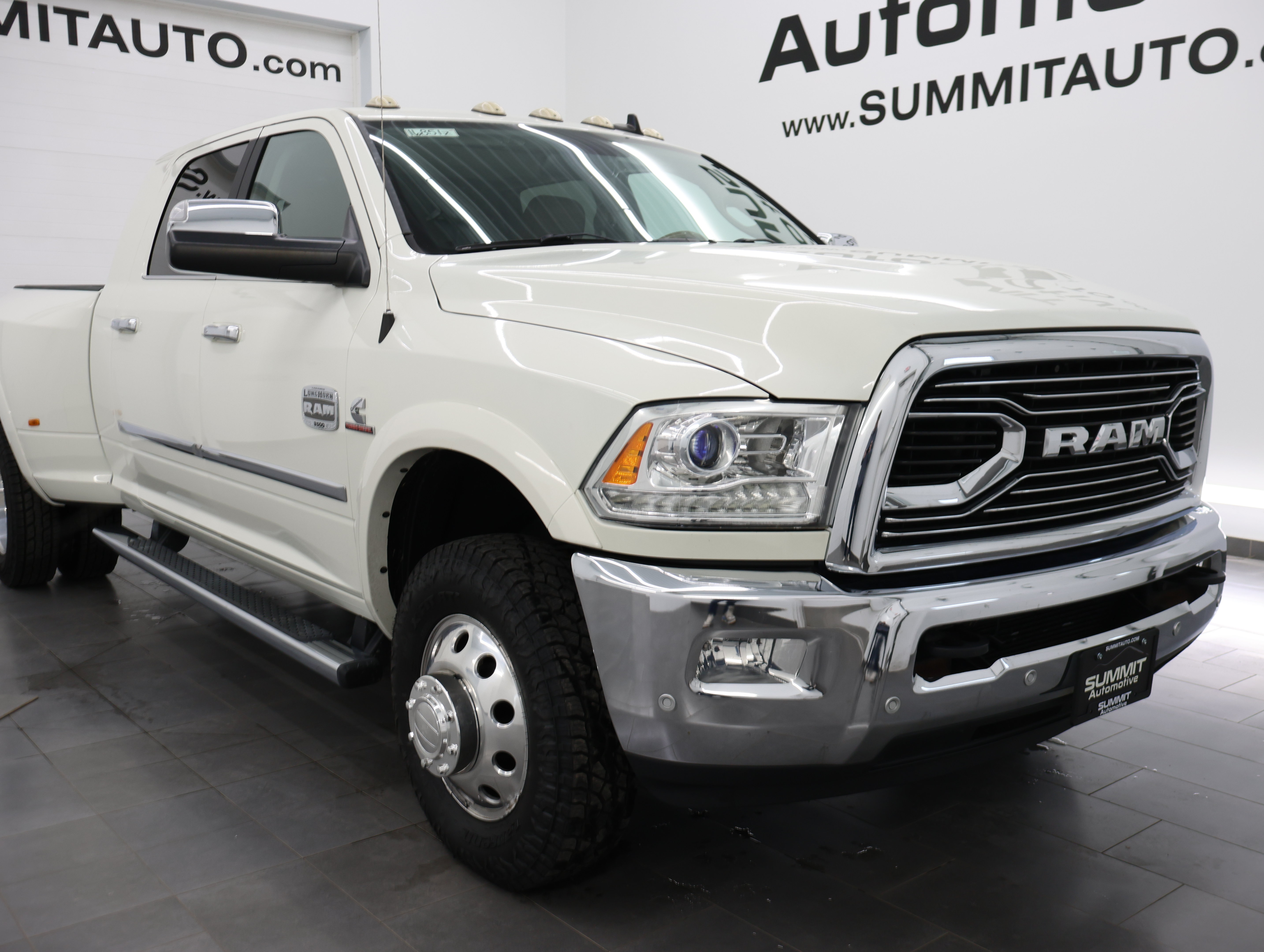 Used 2017 RAM 3500 Laramie Longhorn w/ Convenience Group AWD/4WD image 2