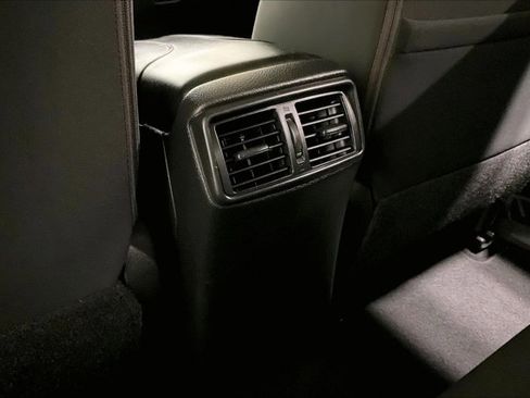 Used 2018 Nissan Rogue Sport SV image 34