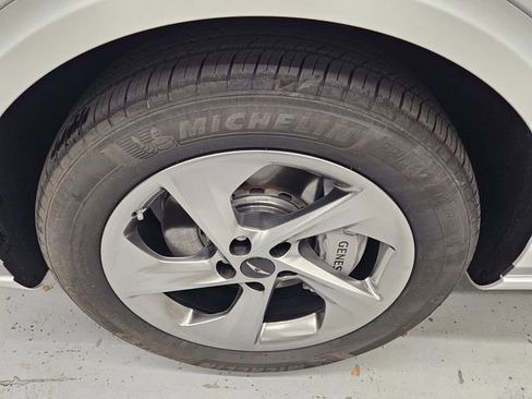 Used 2026 Genesis GV70 2.5T Select image 10