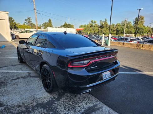 Used 2017 Dodge Charger R/T RWD image 3
