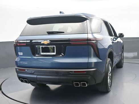 Used 2024 Chevrolet Traverse LS FWD image 5