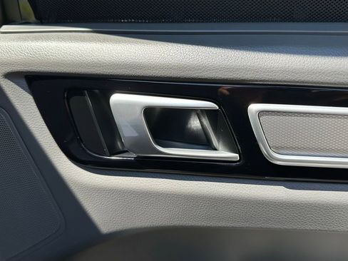 Used 2022 Porsche Cayenne E-Hybrid Coupe image 38