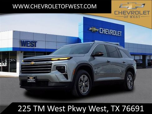 Used 2024 Chevrolet Traverse LT image 1