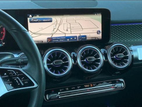 Used 2025 Mercedes-Benz GLB 250 4MATIC image 6