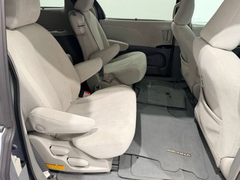 Used 2012 Toyota Sienna LE w/ Towing Pkg FWD image 37