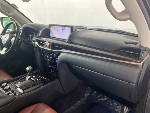 Used 2018 Lexus LX 570 4WD w/ Luxury Package image 34