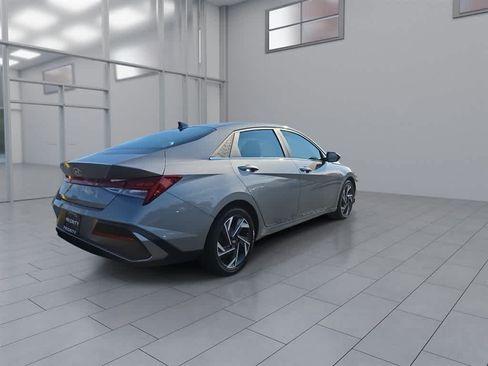 Used 2024 Hyundai Elantra SEL w/ Convenience Package FWD image 11