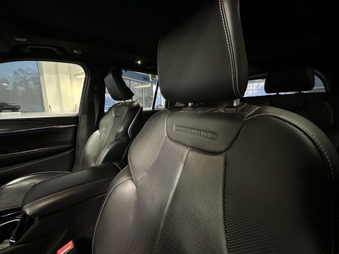 Used 2022 Jeep Grand Cherokee Overland w/ Luxury Tech Group IV image 10