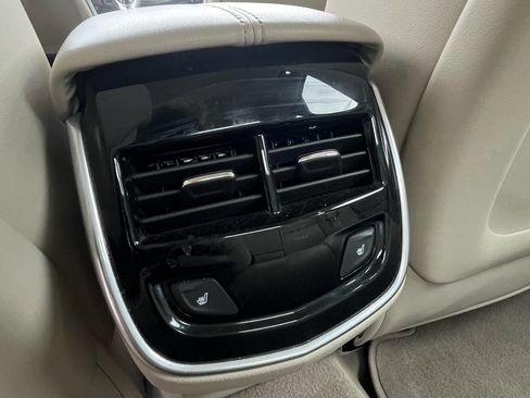 Used 2015 Cadillac XTS Luxury image 25