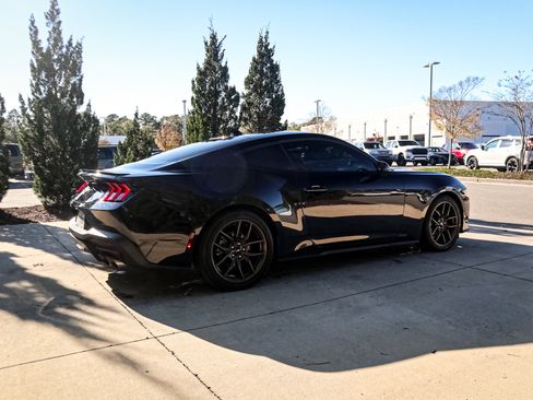 Used 2025 Ford Mustang Premium image 11