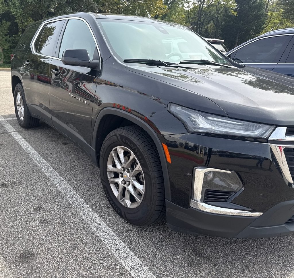 Used 2022 Chevrolet Traverse LS AWD/4WD image 1