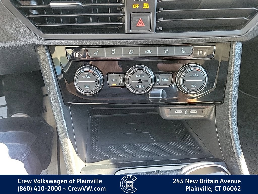 Certified 2024 Volkswagen Jetta SEL FWD image 9