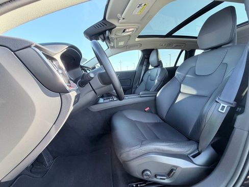 Used 2025 Volvo V60 B5 Cross Country Plus image 20