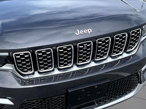 Used 2025 Jeep Grand Cherokee Summit AWD/4WD image 30