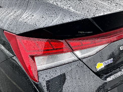 Used 2025 Hyundai Elantra SEL FWD image 33