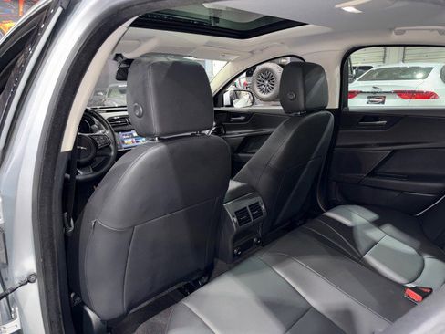 Used 2017 Jaguar XE Premium image 54