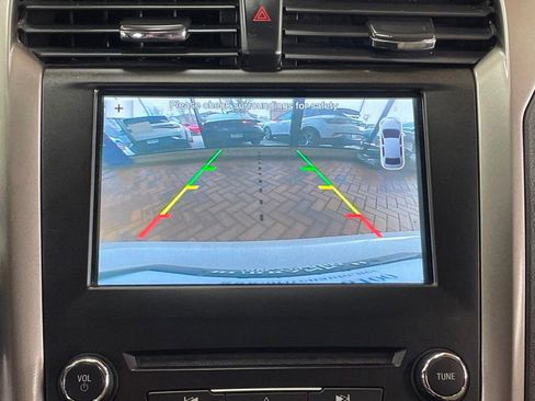 Used 2017 Ford Fusion SE w/ Fusion SE Technology Package image 24