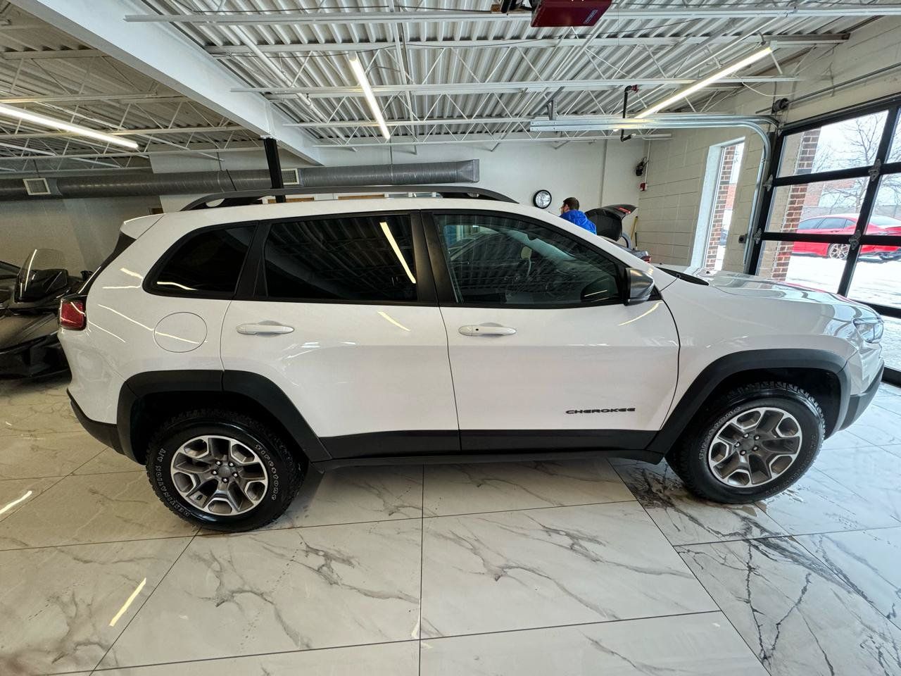 Used 2020 Jeep Cherokee Trailhawk w/ Comfort/Convenience Group AWD/4WD image 4