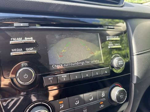 Used 2017 Nissan Rogue S AWD/4WD image 20