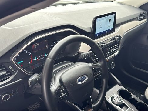 Certified 2022 Ford Escape SE w/ SE Sport Appearance Package image 21