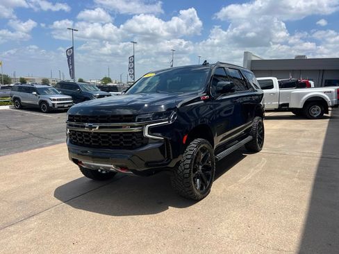 Used 2022 Chevrolet Tahoe Z71 w/ Luxury Package AWD/4WD image 4