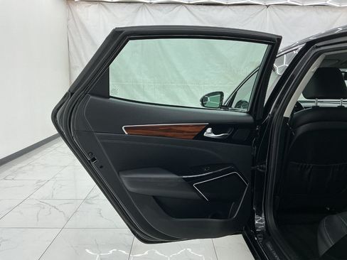 Used 2018 Kia Cadenza Premium FWD image 24