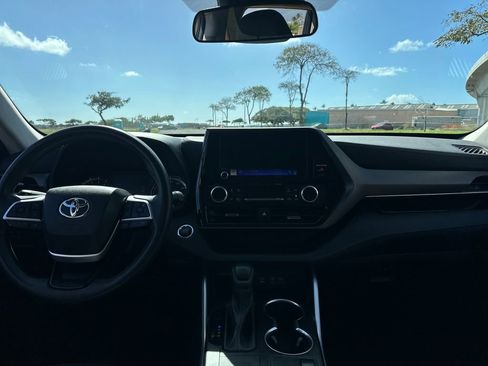 Used 2023 Toyota Highlander LE image 13
