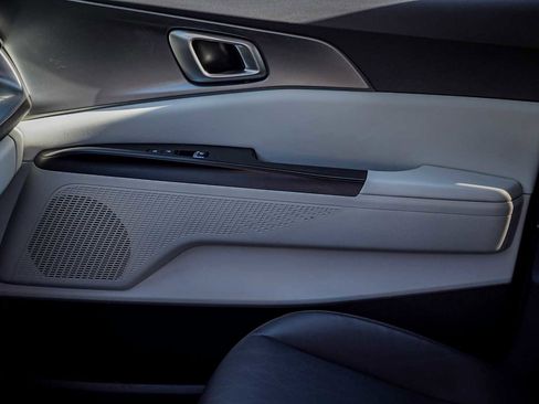 Certified 2024 Kia Carnival LX image 14