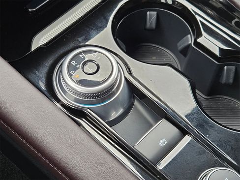 Used 2025 Ford Explorer Platinum w/ Ultimate Package image 17