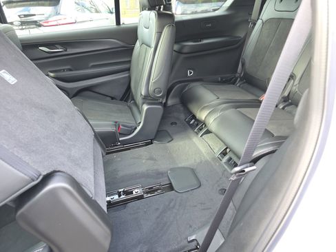 New 2025 Jeep Grand Cherokee L Altitude image 15