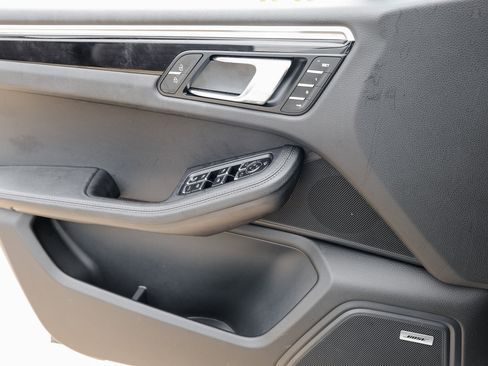 Certified 2024 Porsche Macan image 23