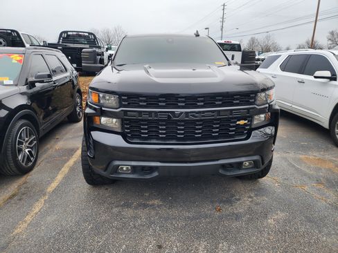 Used 2022 Chevrolet Silverado 1500 Custom w/ Safety Confidence Package image 2