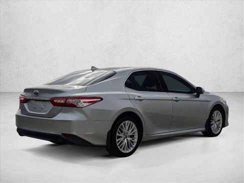 Used 2020 Toyota Camry XLE image 5