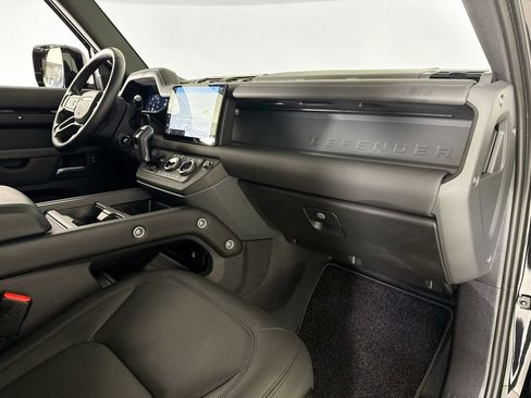 Used 2025 Land Rover Defender 110 S image 13