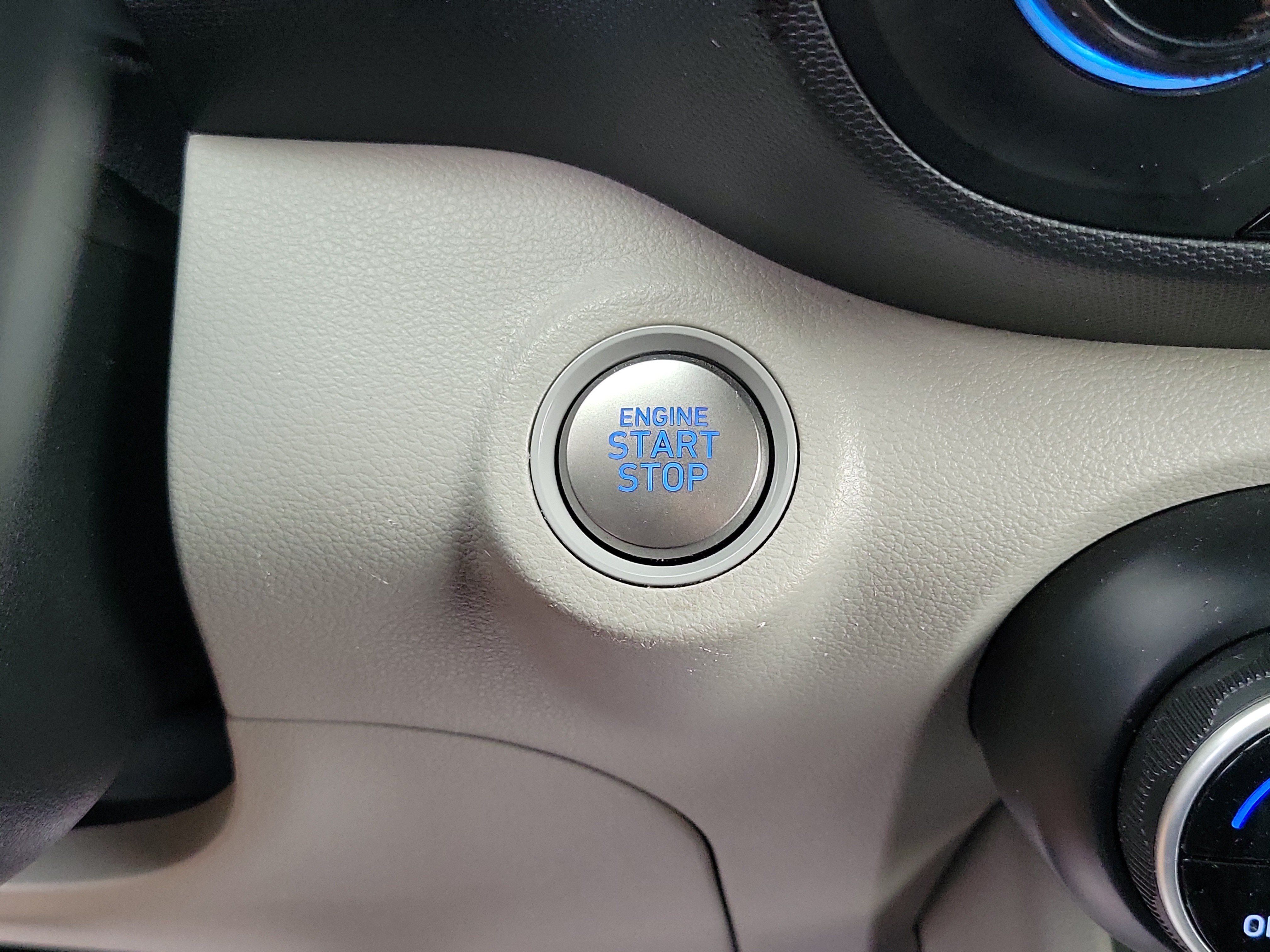 Certified 2024 Hyundai Venue SEL FWD image 15