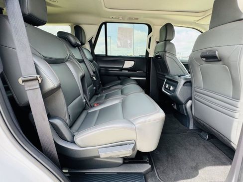 Used 2025 Ford Expedition Active AWD/4WD image 31